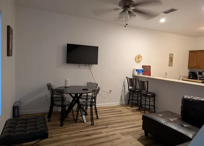 3br-3ba Crew Apartment, Tv Rooms, Fsu, Airport & I-10, *