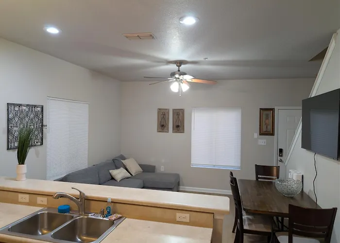 3br-3ba Crew Apartment, Tv Rooms, Fsu, Airport & I-10, *