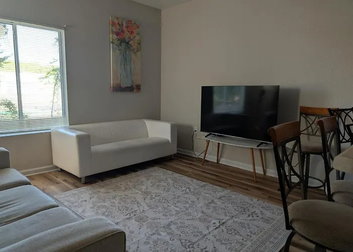 3br-3ba Crew Apartment, Tv Rooms, Fsu, Airport & I-10,