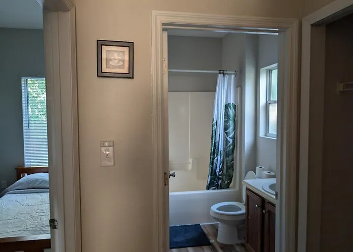 3br-3ba Crew Apartment, Tv Rooms, Fsu, Airport & I-10, Tallahassee